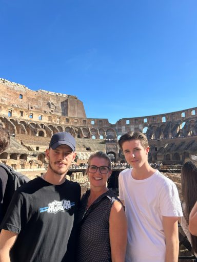 Alexander, Carina o Isac